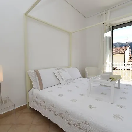 Corso Italia 38 C דירה *